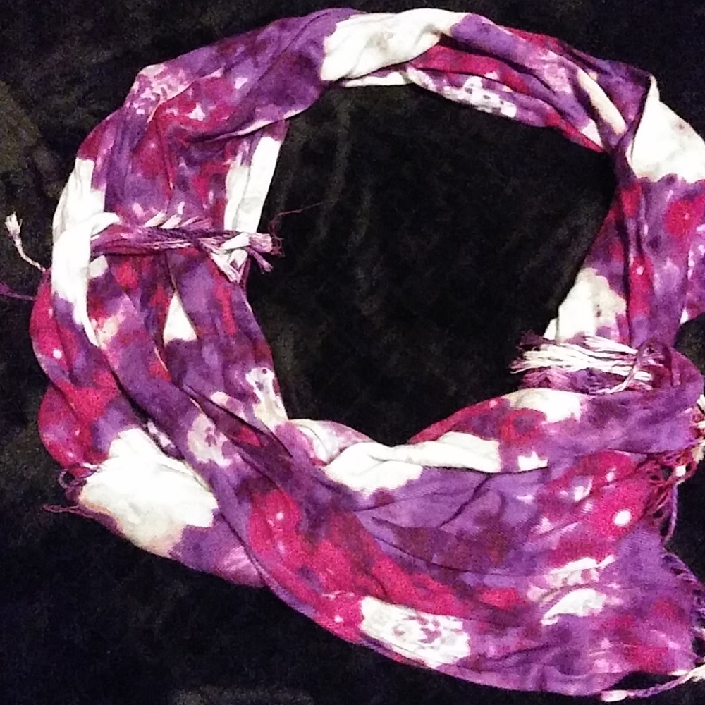 Apt.9 SCARF BEAUTIFUL PRINT A GAUZE MATERIAL LIGHTWEIGHT NOT A HEAVY MATERIAL